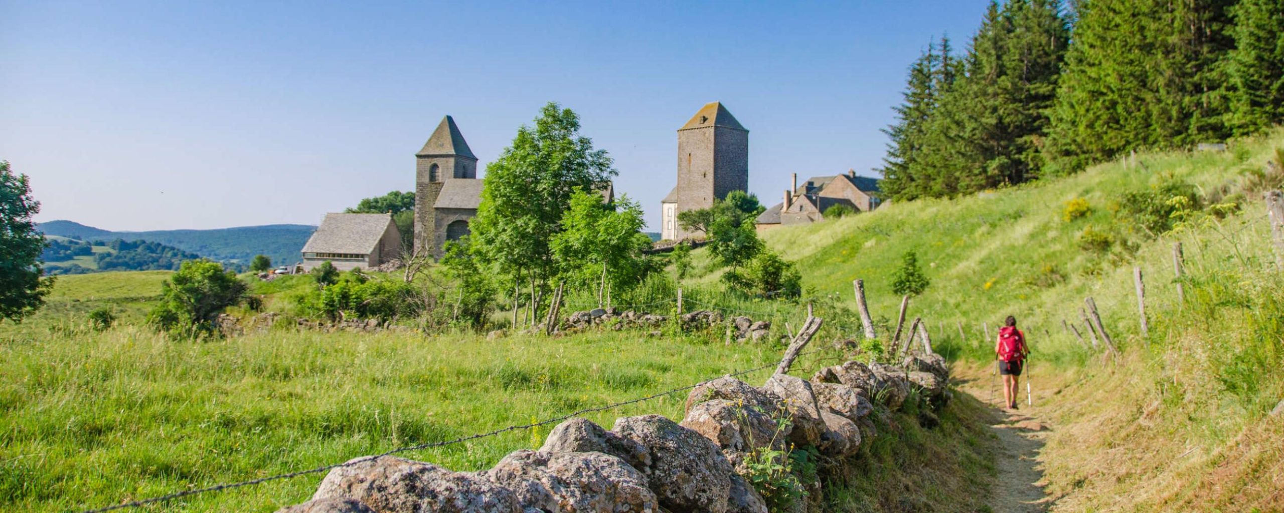 chemin de saint jacques de compostelle au village d aubrac aveyron