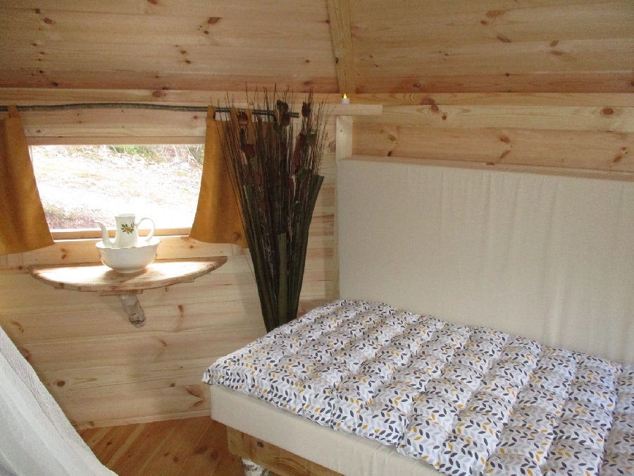 La Ferme du Duzou Cabanes insolites L'Hirondelle