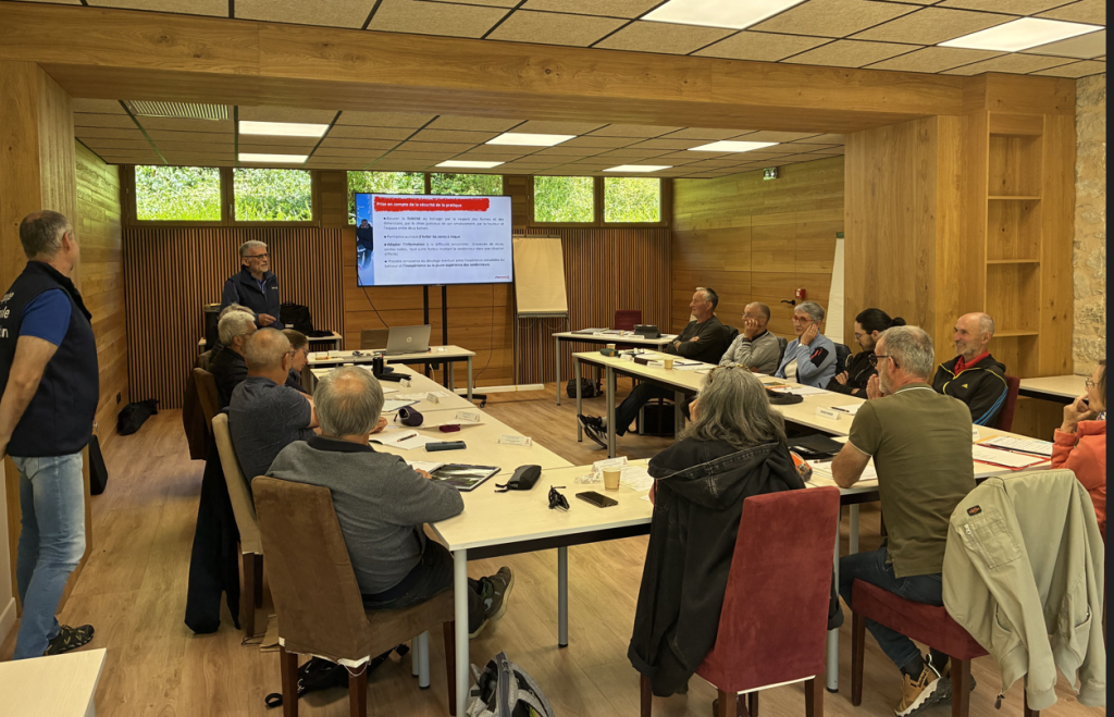 De nouveaux baliseurs officiels FFRandonnée en ordre de marche ! 2 Formation baliseur